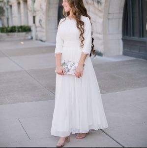 EXQUISITE ENGLISH MANOR DRESS